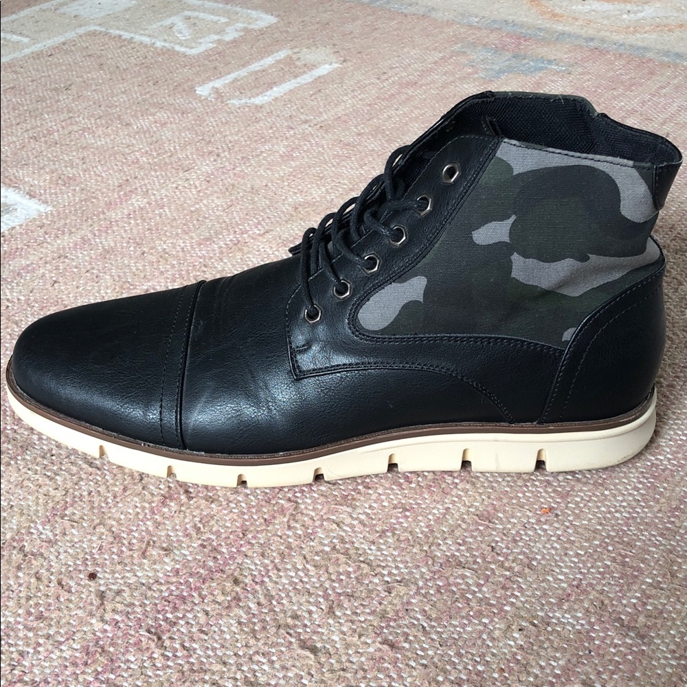 Vostey Men’s Black Leather and Camo Lace-Up Chukka Boots Size 12